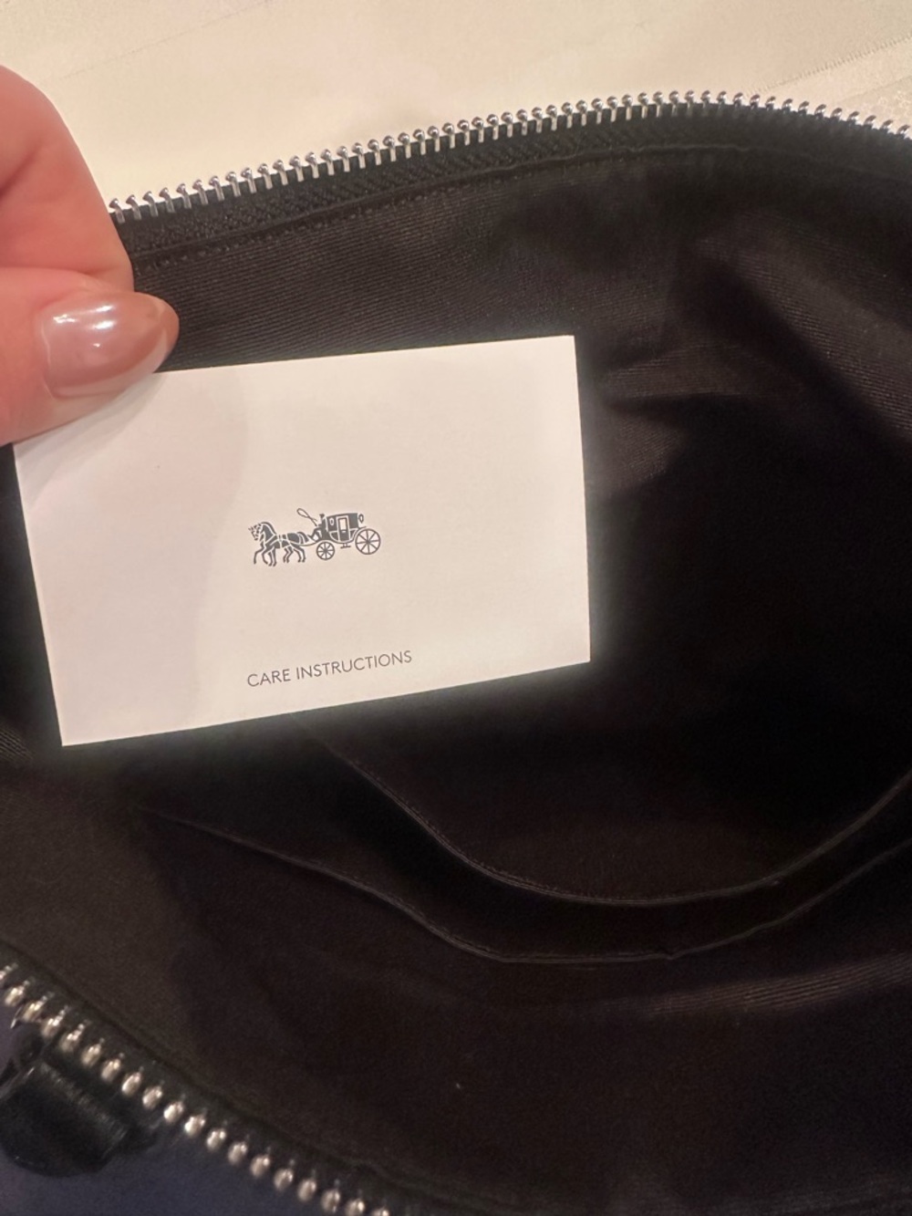 Coach Signature Shoulder Tote in black - Picture 5 of 6